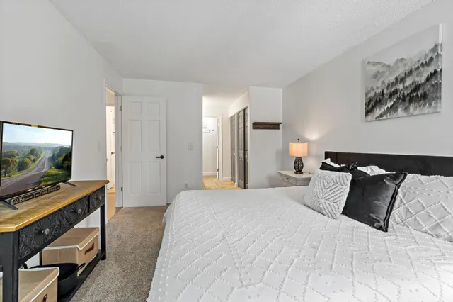 $185,000 | 3155 Coachman Road, Unit 310, Eagan, MN 55121