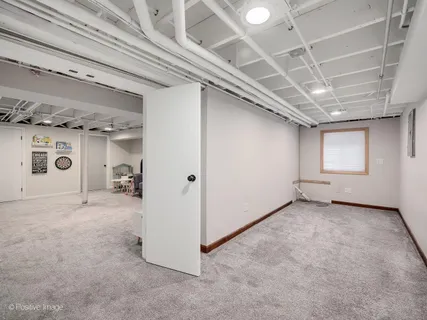 a view of a big room with closet