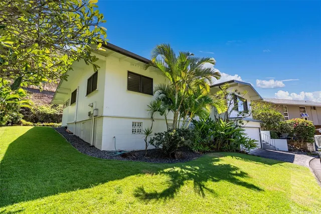 a view of a backyard of the house