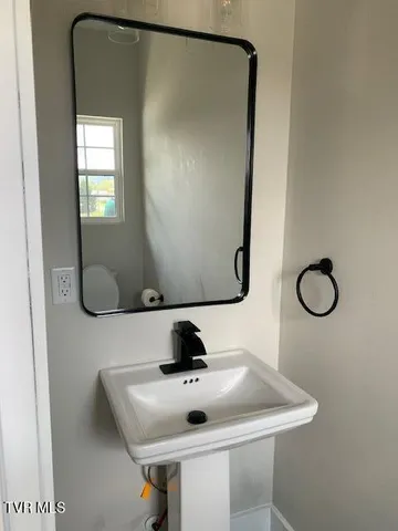 $2,000 | 703 North Main Avenue, Erwin, TN 37650