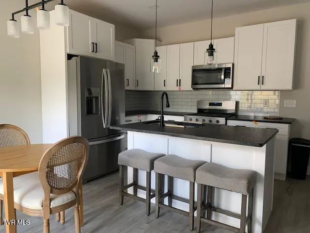 $2,000 | 703 North Main Avenue, Erwin, TN 37650