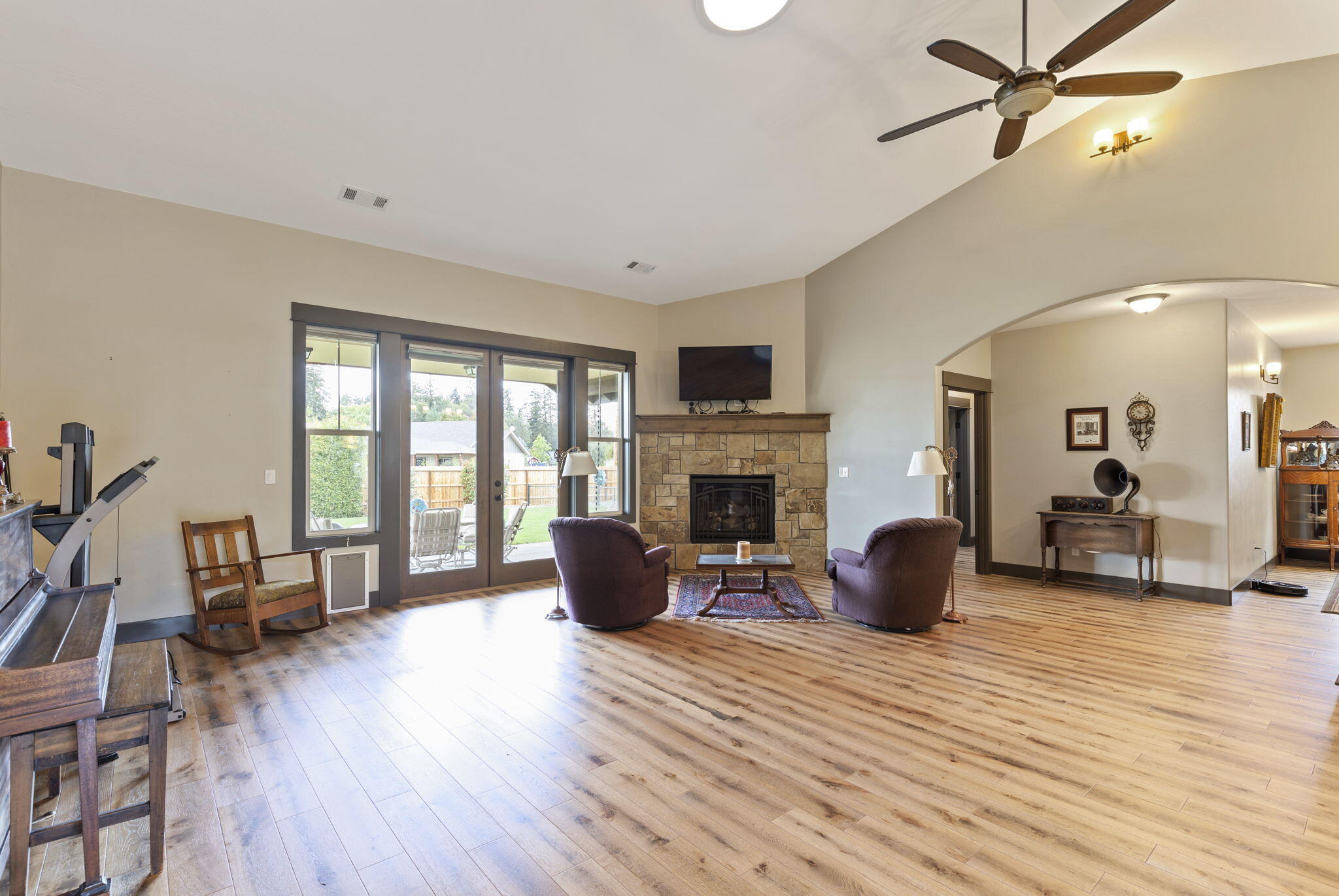 640 Sarah Rae Lane Grants Pass, OR 97527 - Photo 7 of 37 12-web-or-mls-640-sarah-rae-ln