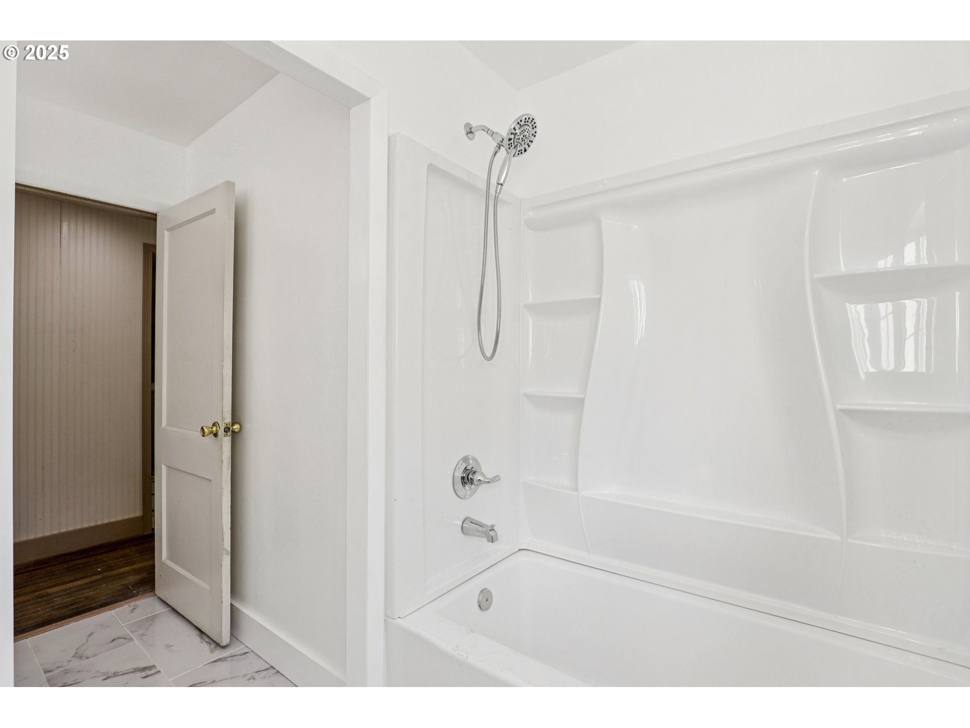 224 Northeast 92nd Place Portland, OR 97220 - Photo 35 of 43 a bathroom with a shower