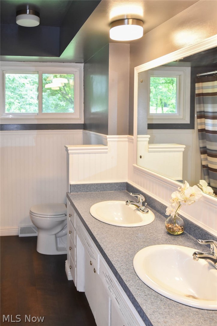 2986 Killian Road Uniontown, OH 44685 - Photo 14 of 23 Main full bath with dual sinks.