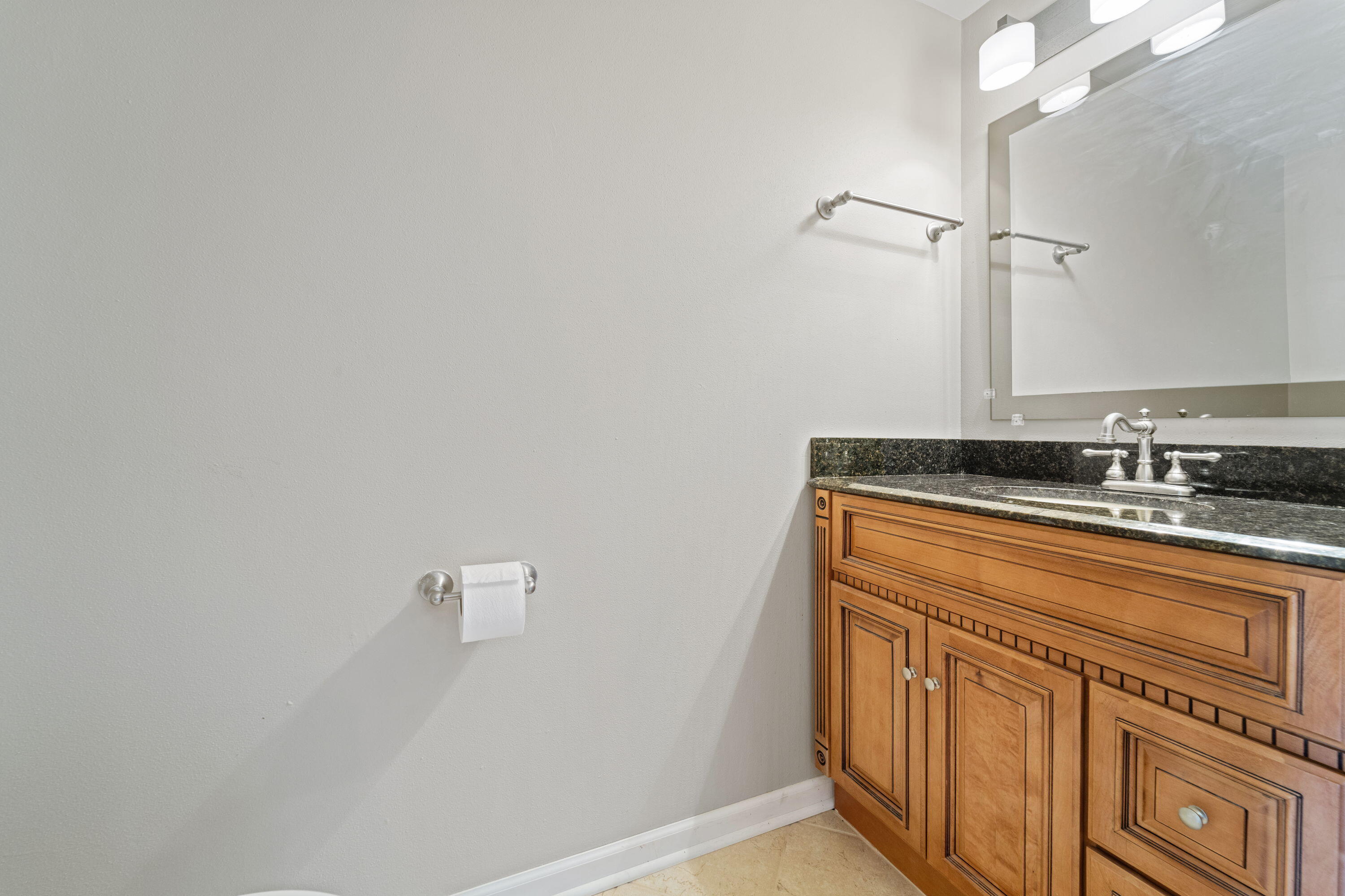 270 East Highland Avenue, Unit 1044 Milwaukee, WI 53202 - Photo 16 of 26 1/2 bath main floor