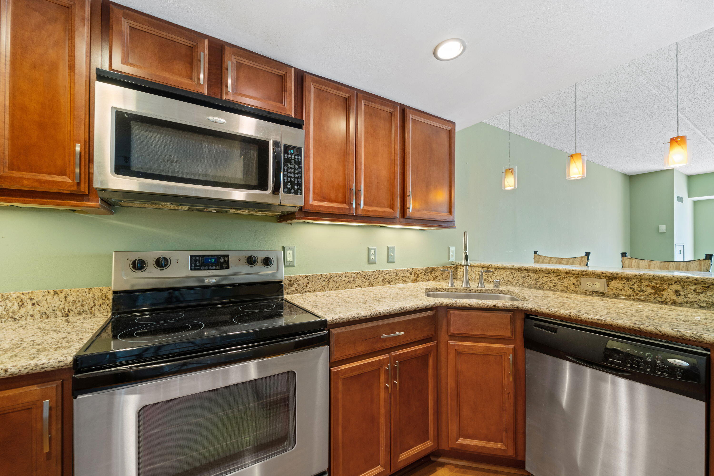 270 East Highland Avenue, Unit 1044 Milwaukee, WI 53202 - Photo 5 of 26 kitchen