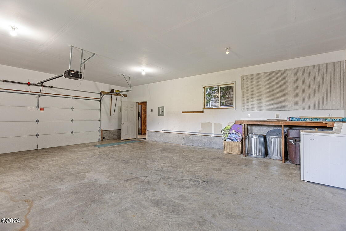 154 Shell Street Yachats, OR 97498 - Photo 43 of 57 Garage