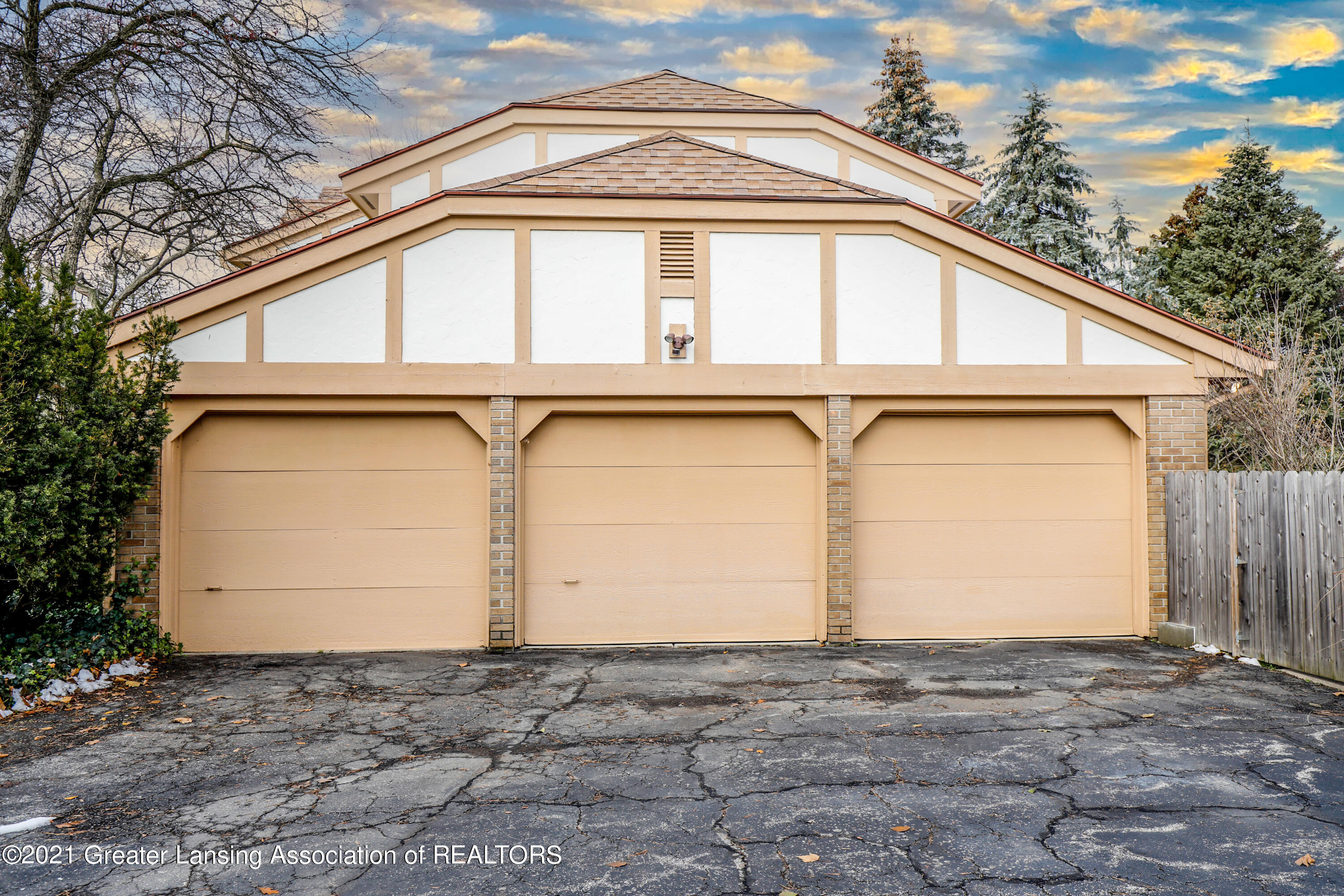 1494 Dennison Road East Lansing, MI 48823 - Photo 37 of 40 Car Garage side load
