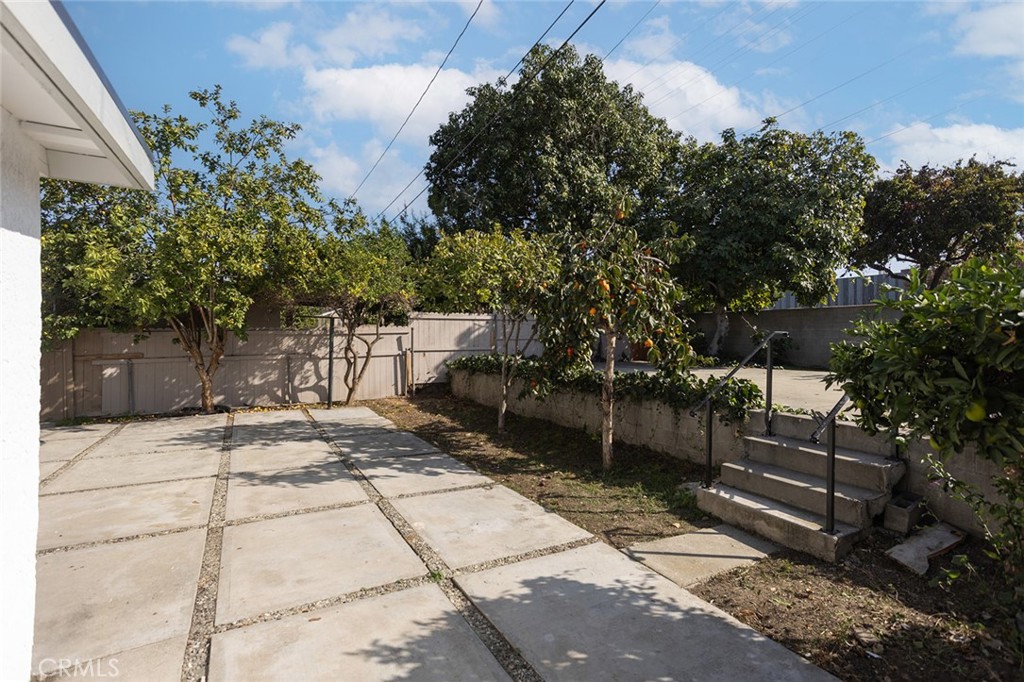 1118 East Joel Street Carson, CA 90745 - Photo 27 of 35 a view of a yard with plants and trees