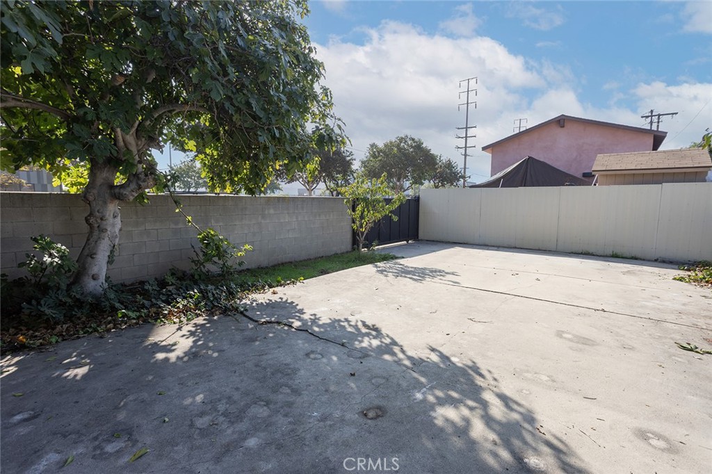 1118 East Joel Street Carson, CA 90745 - Photo 31 of 35 a backyard of a house with lots of green space