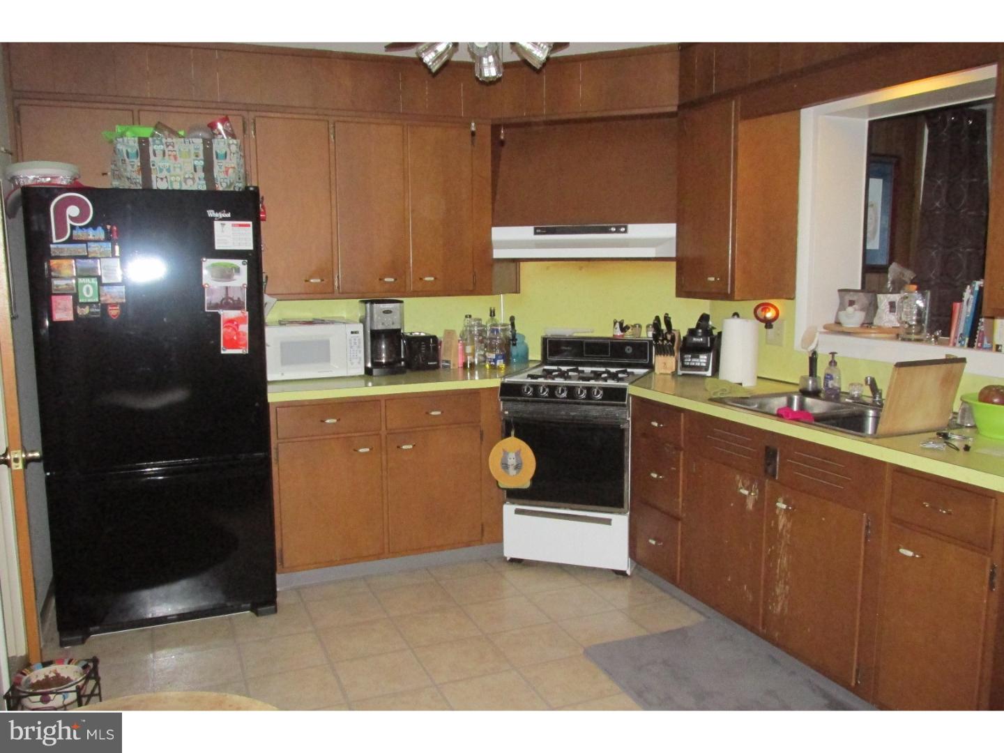 1503 Commonwealth Boulevard Reading, PA 19607 - Photo 5 of 18 Kitchen