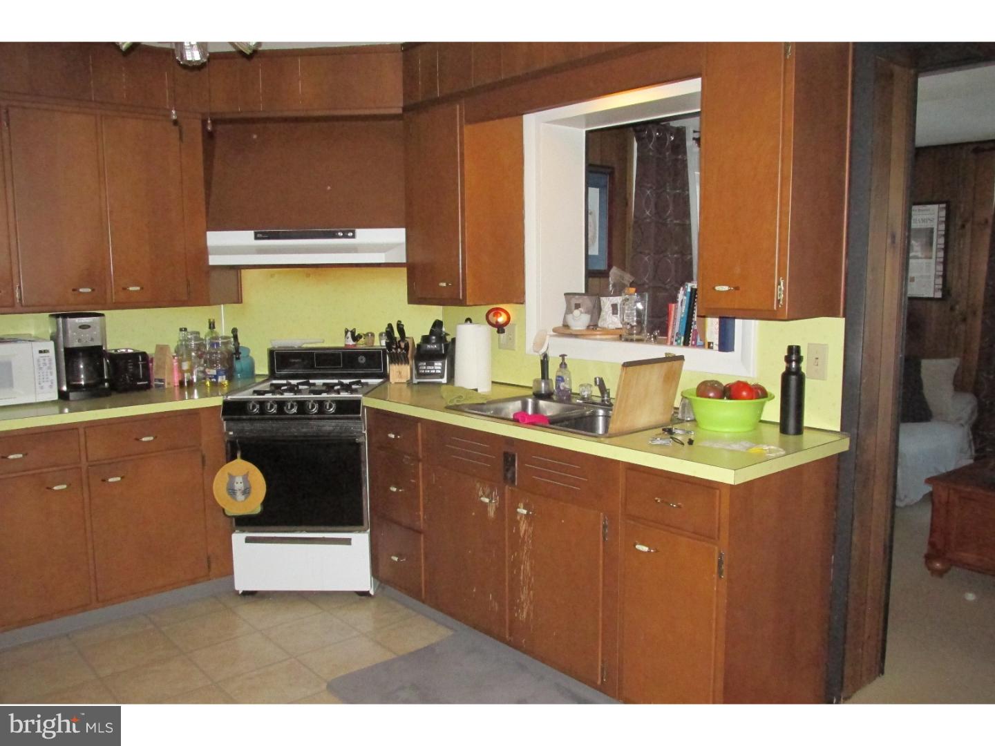 1503 Commonwealth Boulevard Reading, PA 19607 - Photo 6 of 18 Kitchen