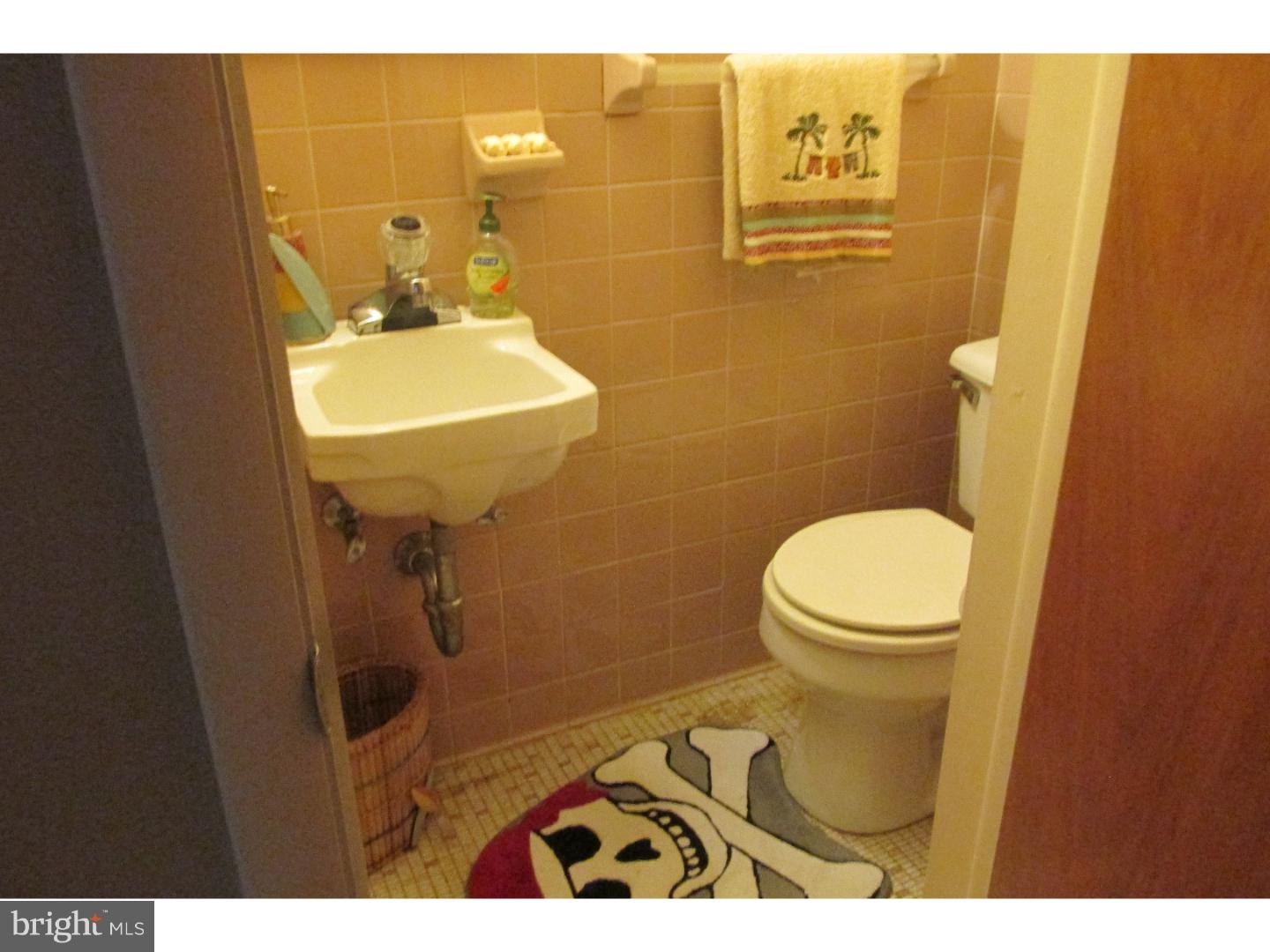 1503 Commonwealth Boulevard Reading, PA 19607 - Photo 9 of 18 Bathroom