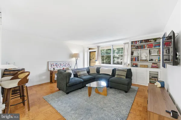 $259,000 | 2030 North Adams Street, Unit 911, Arlington, VA 22201