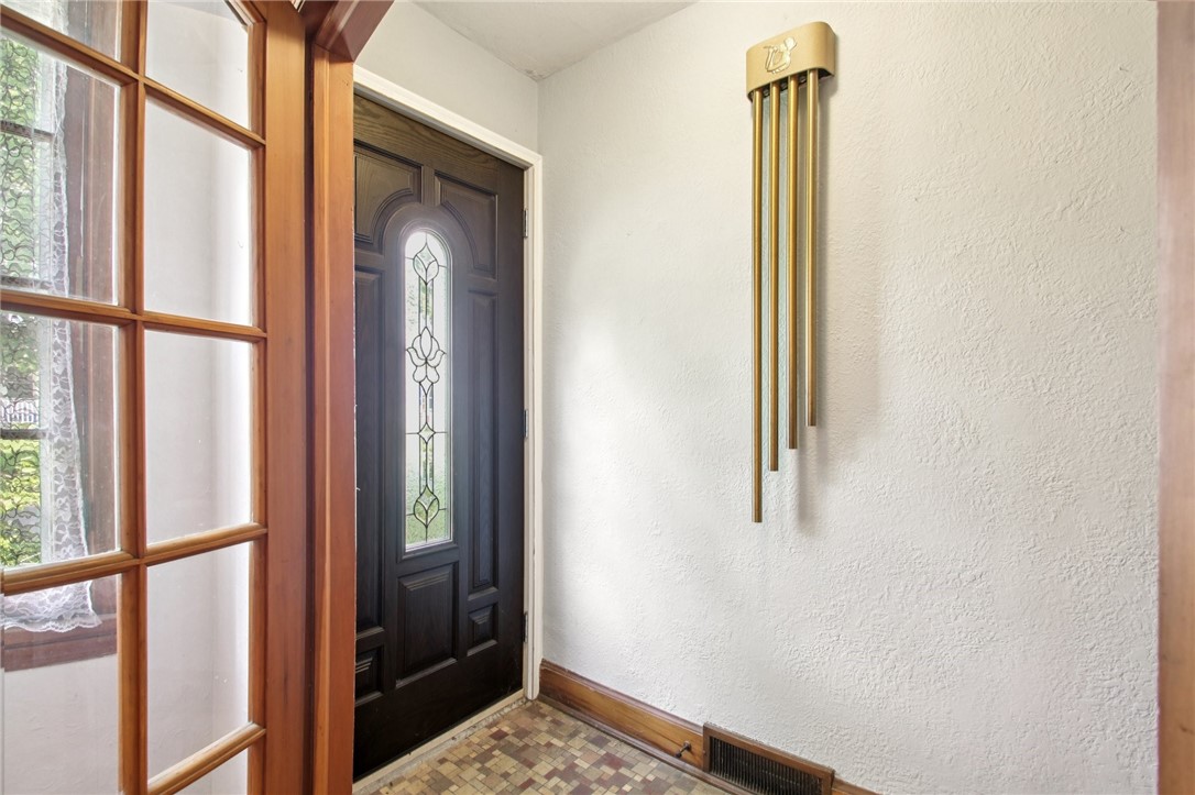 80 Rutledge Drive Rochester, NY 14621 - Photo 4 of 30