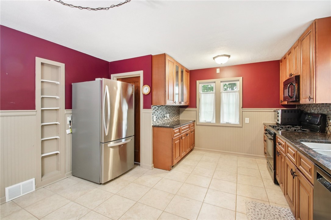 80 Rutledge Drive Rochester, NY 14621 - Photo 10 of 30