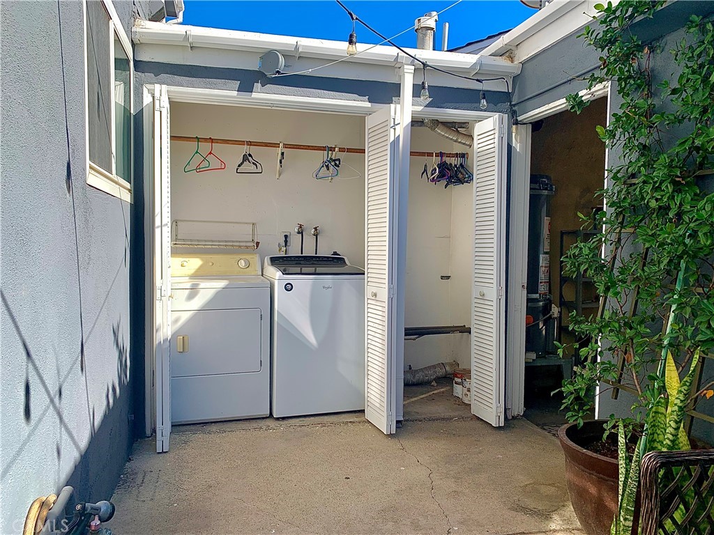 182 Brookline Lane Costa Mesa, CA 92626 - Photo 6 of 21 a view of a storage room with an empty room
