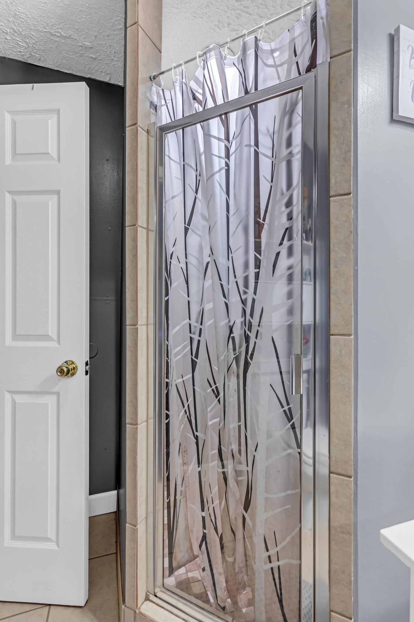 175 Reeves Road Hohenwald, TN 38462 - Photo 16 of 27 a bathroom with a shower