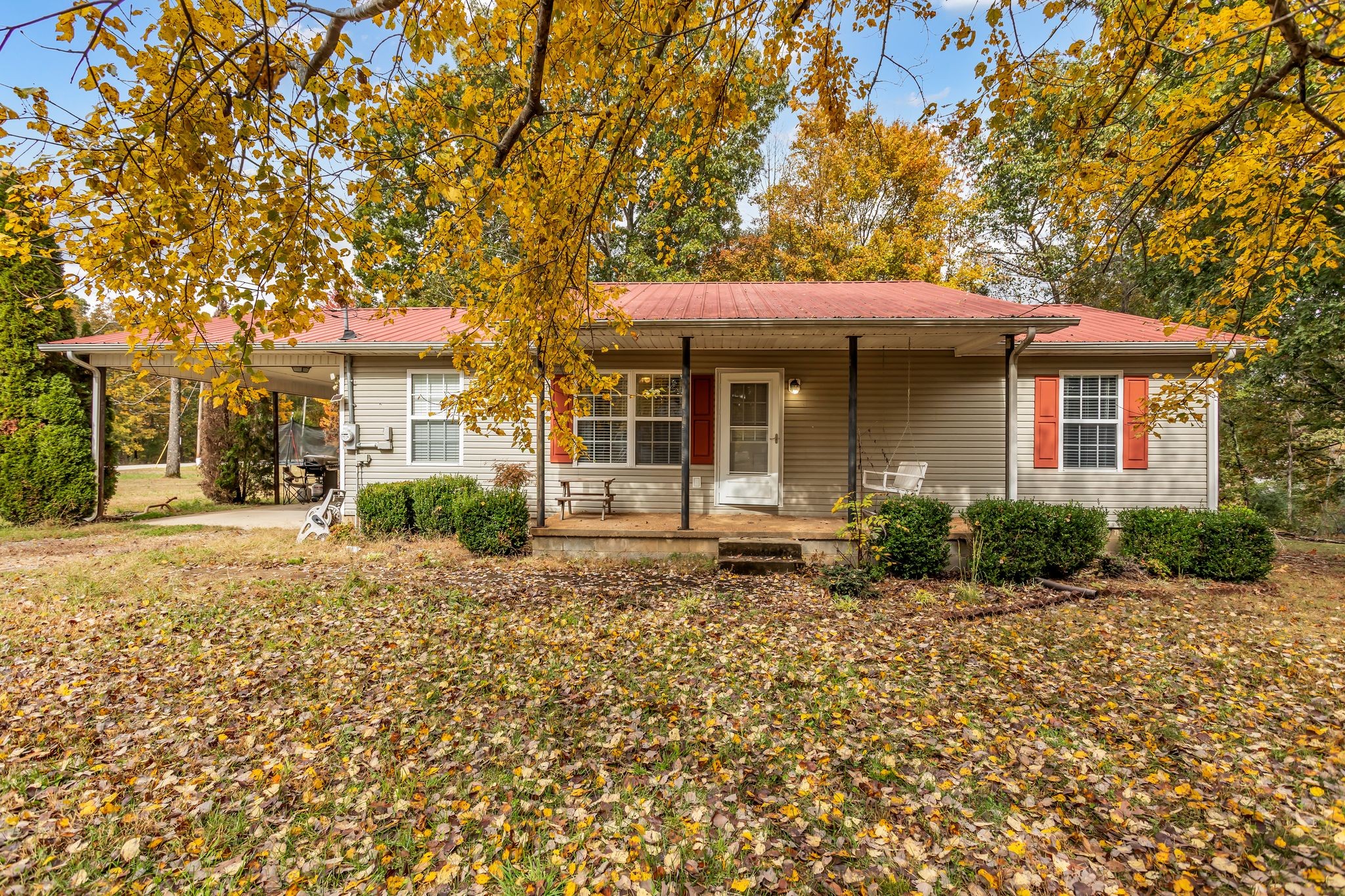 175 Reeves Road Hohenwald, TN 38462 - Photo 2 of 27 a front view of a house with a garden