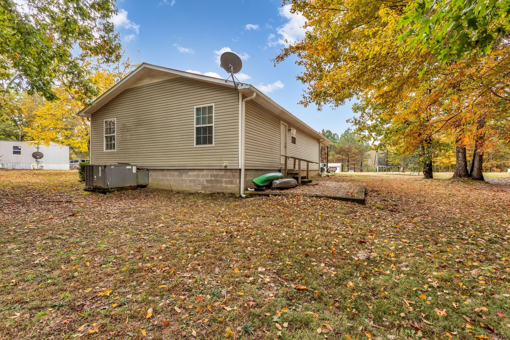 175 Reeves Road Hohenwald, TN 38462 - Photo 24 of 27 a backyard of a house with table and chairs