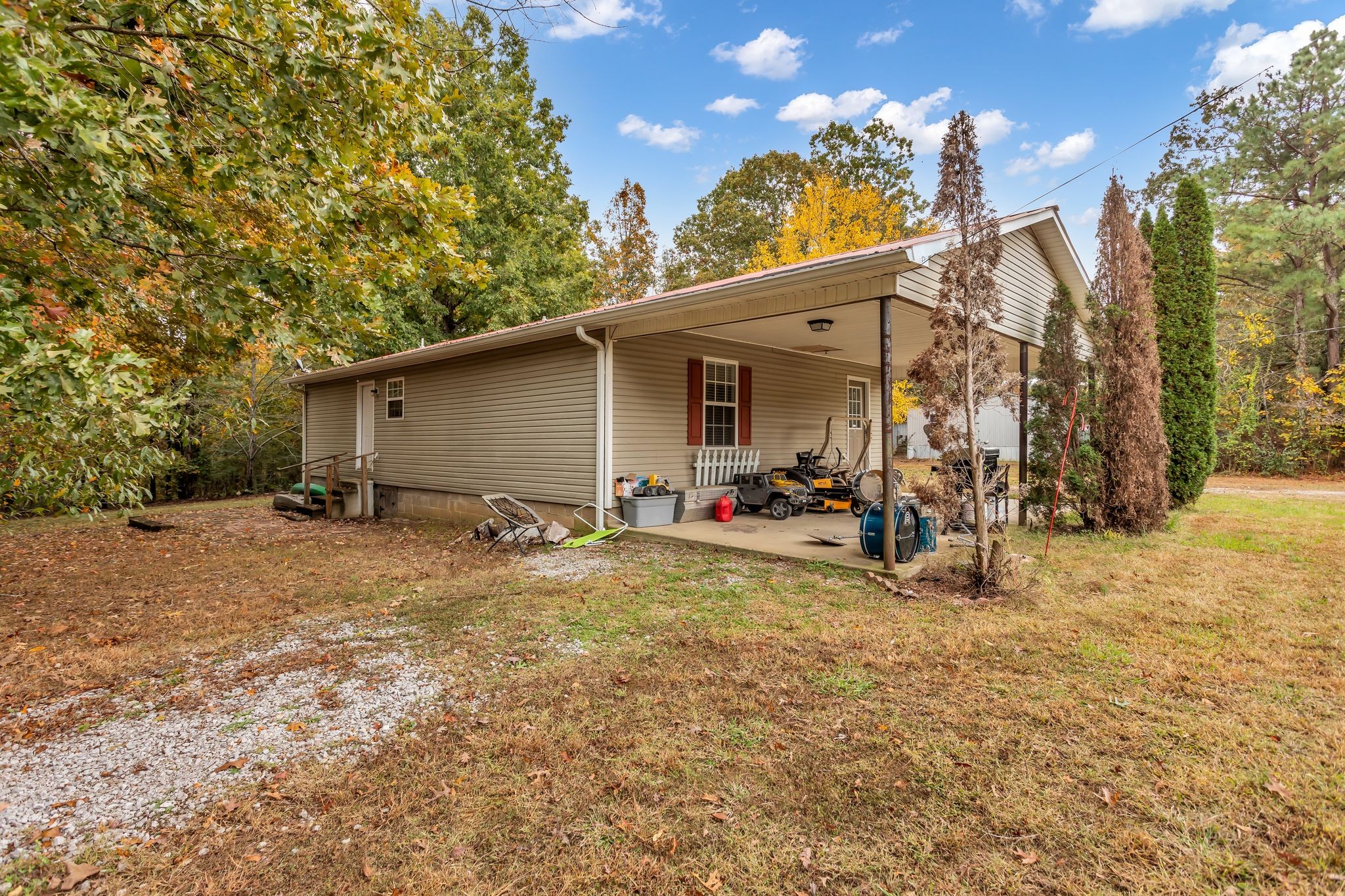 175 Reeves Road Hohenwald, TN 38462 - Photo 26 of 27 a view of a backyard