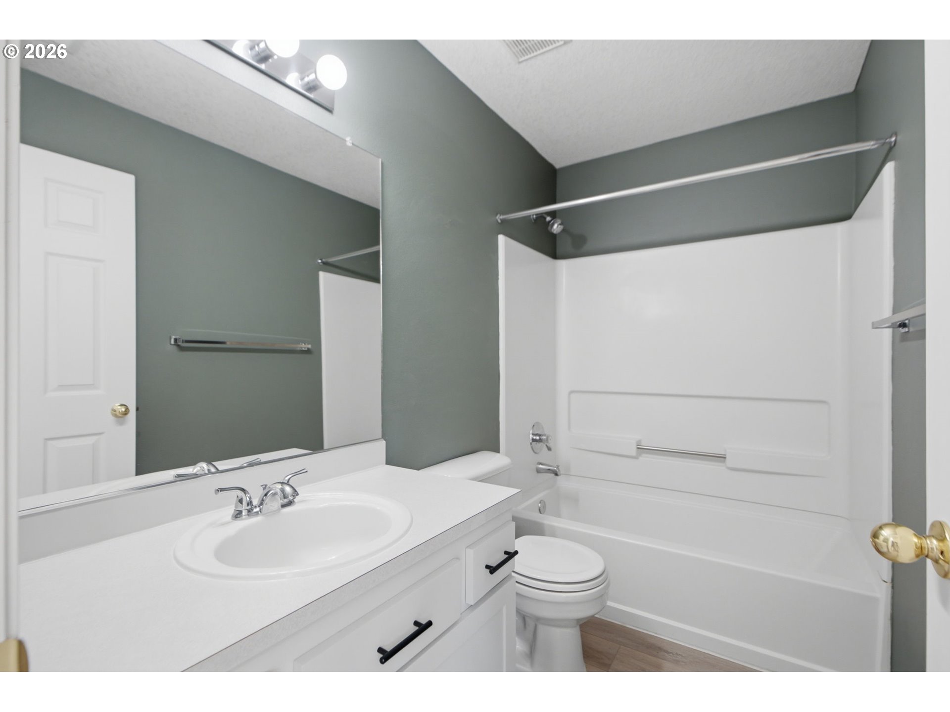13113 Southwest Merlin Place Tigard, OR 97223 - Photo 29 of 39 Bathroom