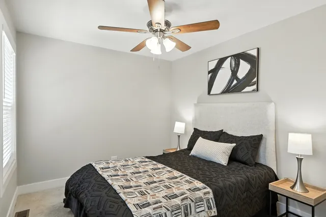 $689,900 | 4055 South Ellis Avenue, Chicago, IL 60653