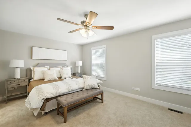 $689,900 | 4055 South Ellis Avenue, Chicago, IL 60653