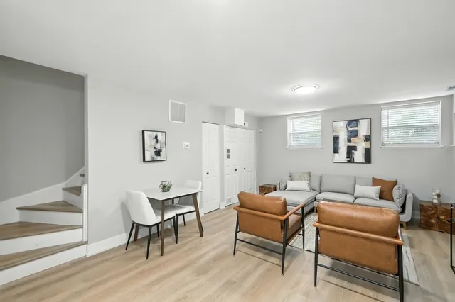 $689,900 | 4055 South Ellis Avenue, Chicago, IL 60653