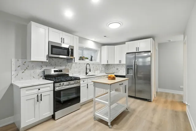 $689,900 | 4055 South Ellis Avenue, Chicago, IL 60653