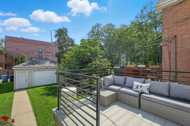 $689,900 | 4055 South Ellis Avenue, Chicago, IL 60653