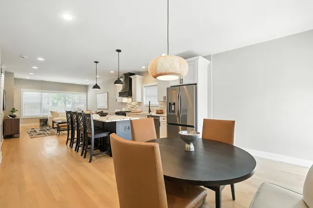 $689,900 | 4055 South Ellis Avenue, Chicago, IL 60653