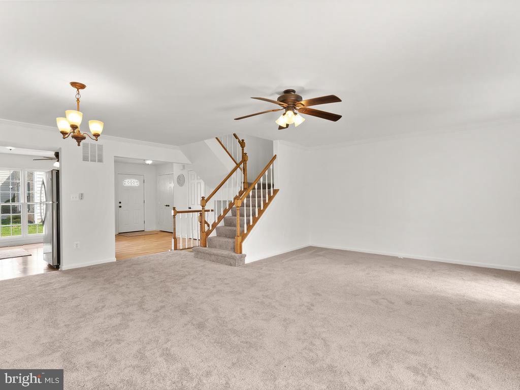 645 Concerto Lane Silver Spring, MD 20901 - Photo 17 of 39 Living Room