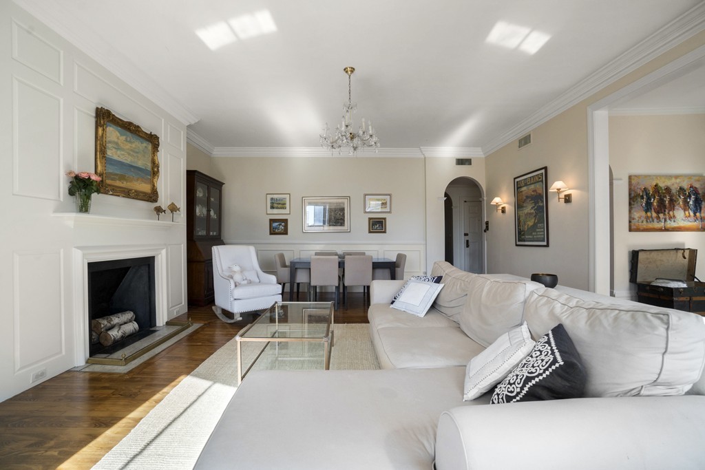 35 Beacon Street, Unit 3 Boston, MA 02108 - Photo 2 of 19