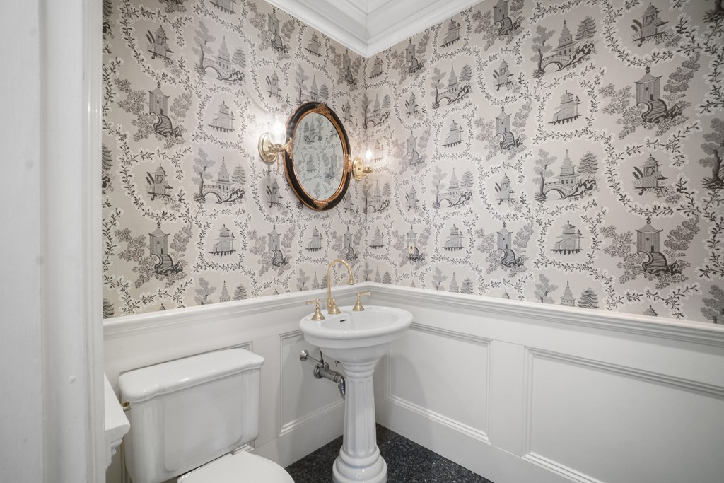 35 Beacon Street, Unit 3 Boston, MA 02108 - Photo 7 of 19