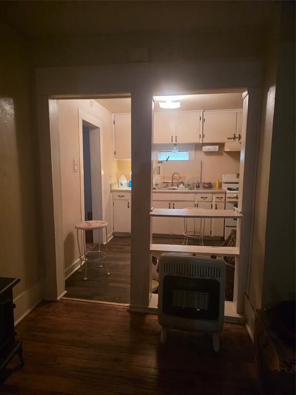 401 West Wilson Street Cleburne, TX 76033 - Photo 17 of 17 Looking into Kitchen
