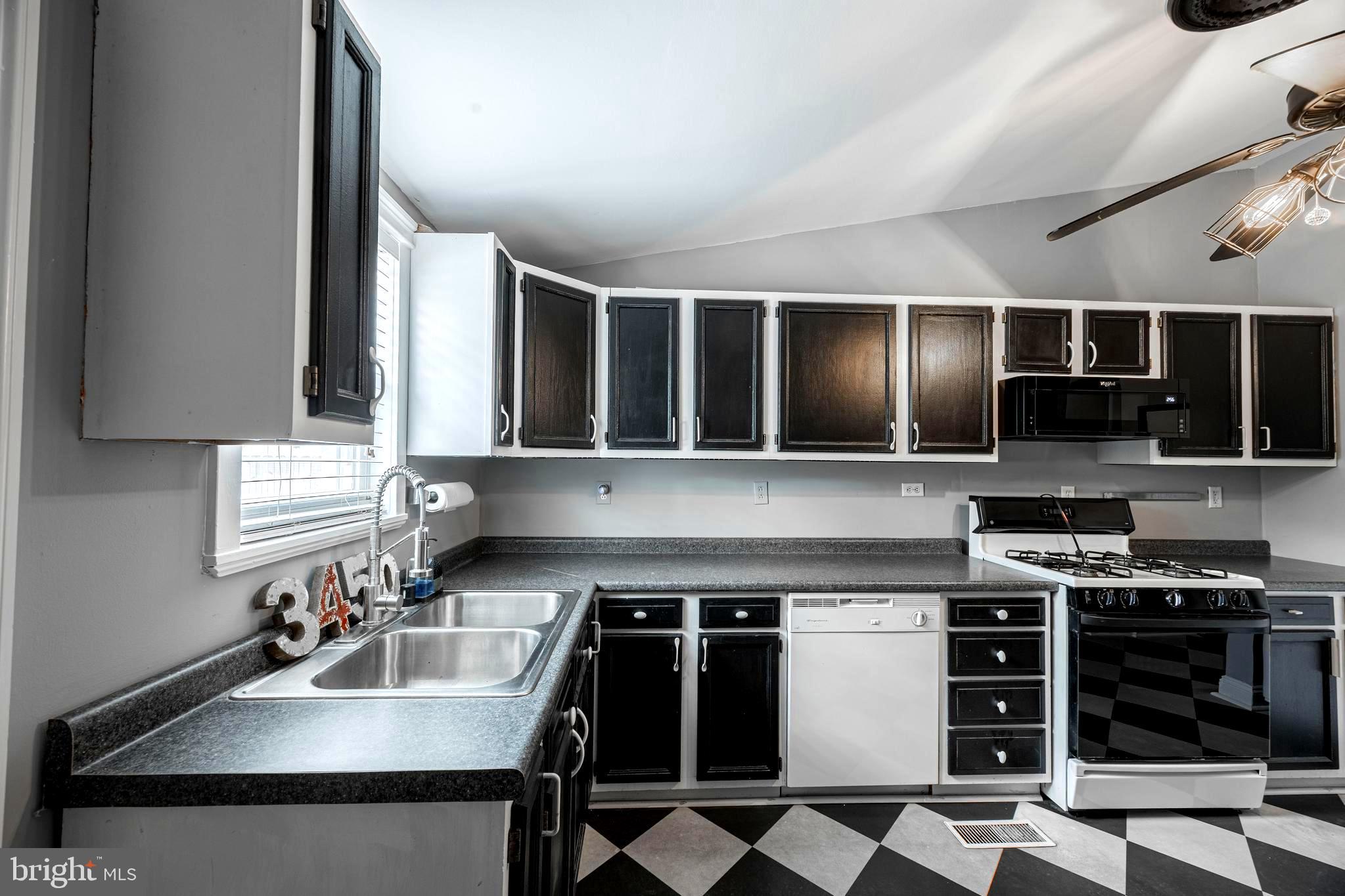 3450 Keswick Road Baltimore, MD 21211 - Photo 14 of 36