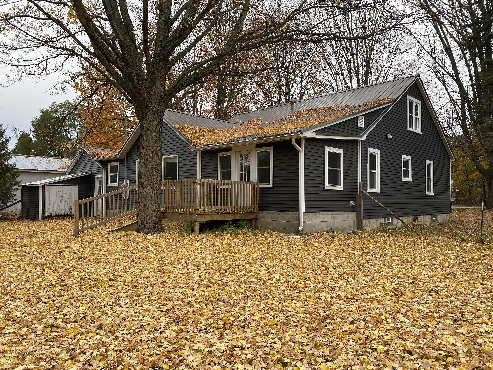 9666 Youngman Road Lakeview, MI 48850 - Photo 3 of 17 9666 12