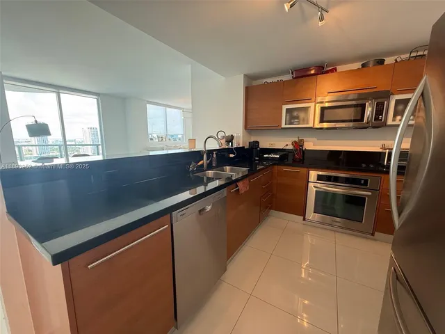 $665,000 | 244 Biscayne Boulevard, Unit 3708, Miami, FL 33132
