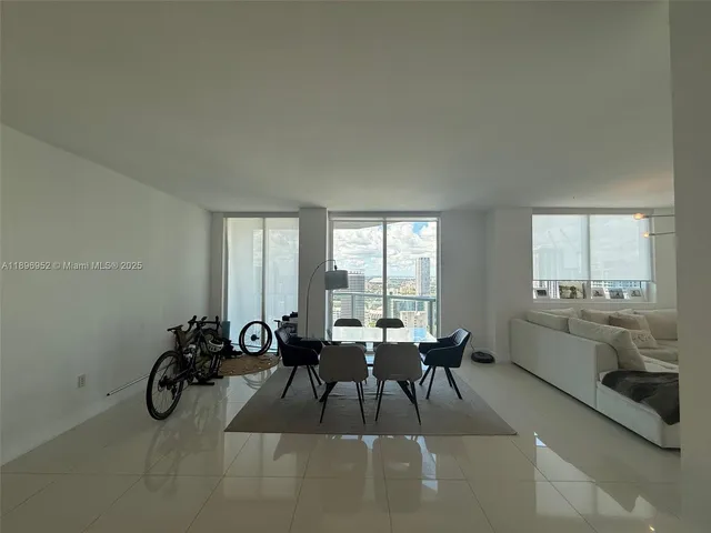 $665,000 | 244 Biscayne Boulevard, Unit 3708, Miami, FL 33132