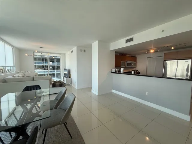 $665,000 | 244 Biscayne Boulevard, Unit 3708, Miami, FL 33132