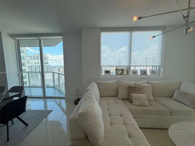 $665,000 | 244 Biscayne Boulevard, Unit 3708, Miami, FL 33132