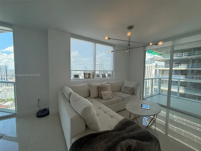 $665,000 | 244 Biscayne Boulevard, Unit 3708, Miami, FL 33132
