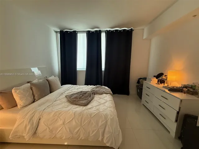 $665,000 | 244 Biscayne Boulevard, Unit 3708, Miami, FL 33132