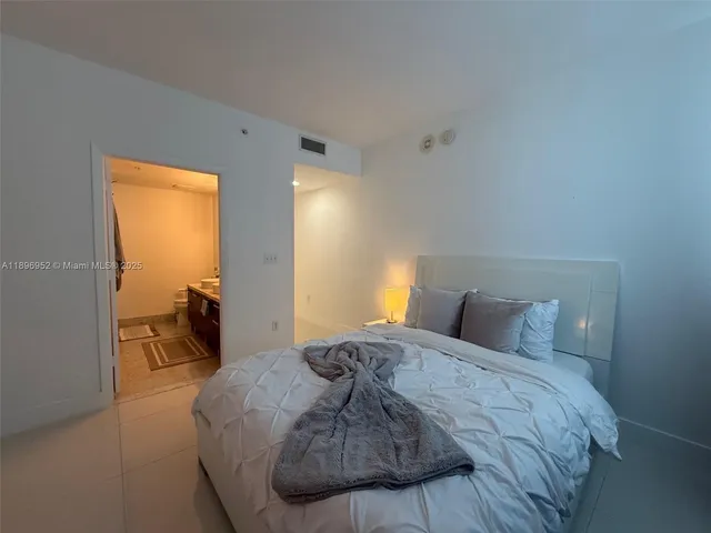 $665,000 | 244 Biscayne Boulevard, Unit 3708, Miami, FL 33132