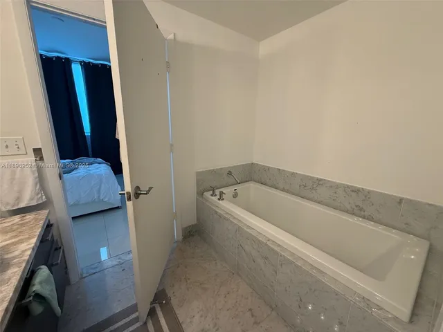 $665,000 | 244 Biscayne Boulevard, Unit 3708, Miami, FL 33132