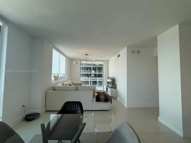 $665,000 | 244 Biscayne Boulevard, Unit 3708, Miami, FL 33132