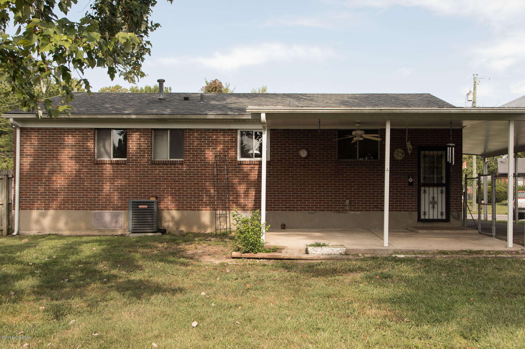 5305 Robinwood Road Louisville, KY 40218 - Photo 45 of 51 5305Robinwood046