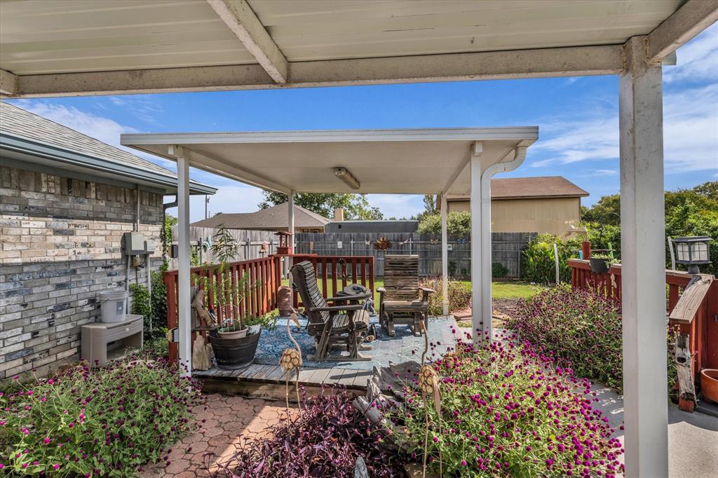 107 Fort Graham Circle Waco, TX 76705 - Photo 27 of 40 Fenced backyard featuring a deck