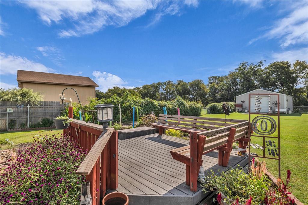 107 Fort Graham Circle Waco, TX 76705 - Photo 28 of 40 Deck with a sitting area to enjoy the sun
